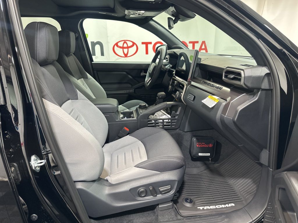 2025 Toyota Tacoma TRD Off Road - Photo 12