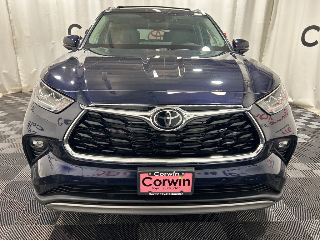 2025 Toyota Highlander Hybrid Platinum photo 2