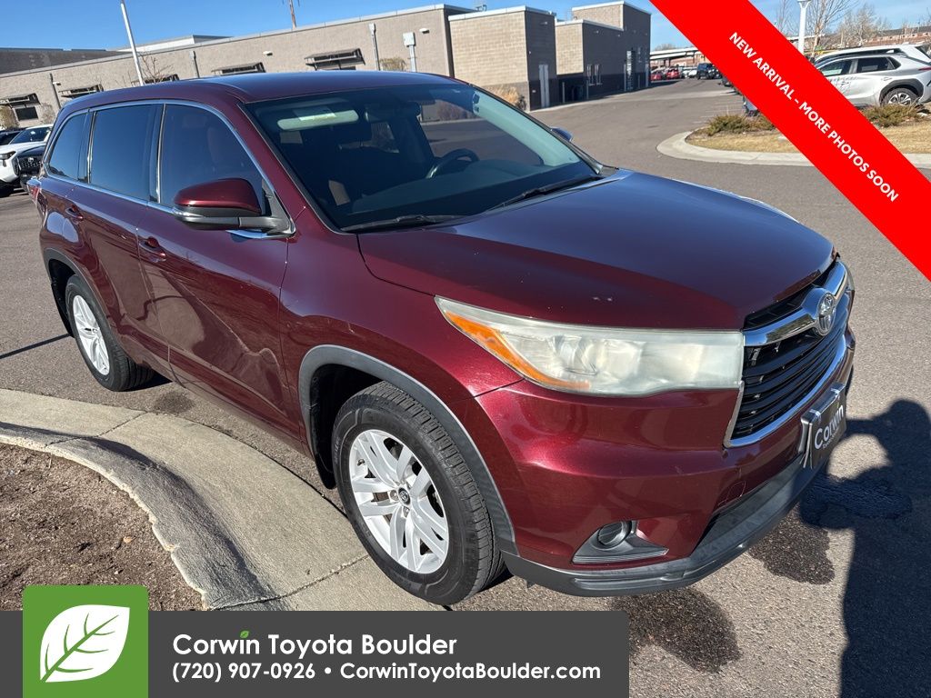 2016 Toyota Highlander LE's photo