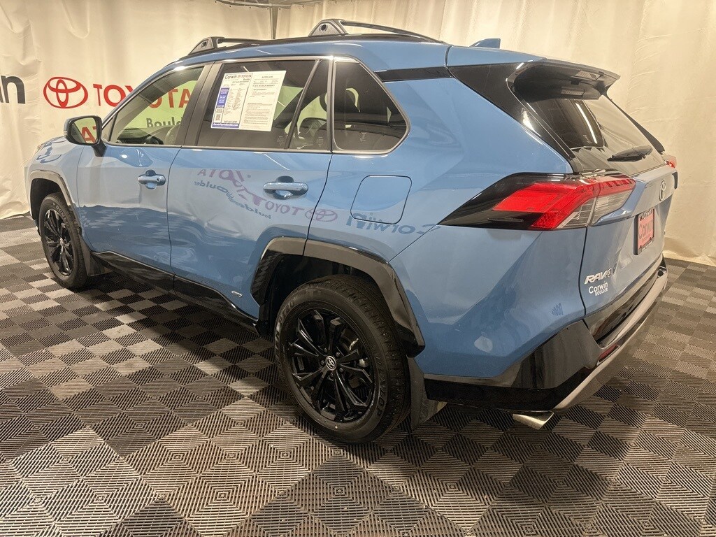 2023 Toyota RAV4 Hybrid SE photo 4