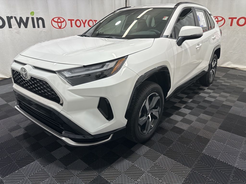 2025 Toyota RAV4 Hybrid SE photo 3
