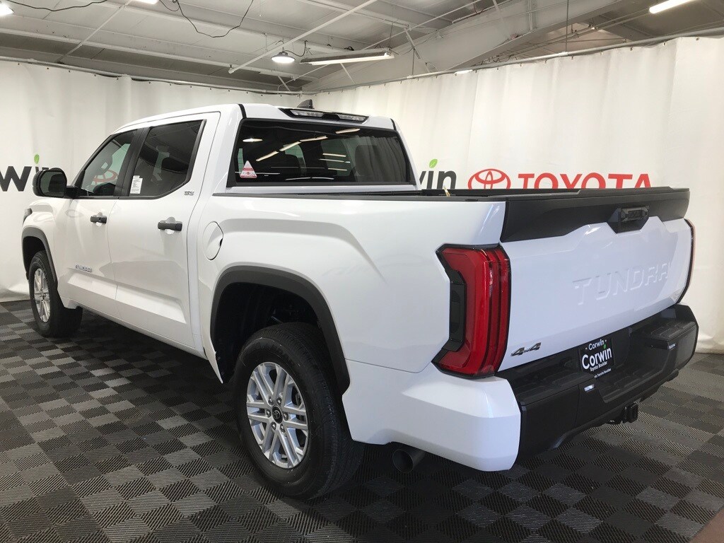 2025 Toyota Tundra SR5 CrewMax photo 4