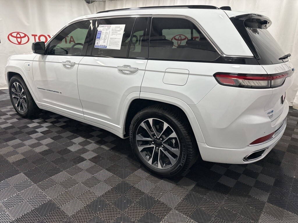 2022 Jeep Cherokee Overland 4xe photo 2