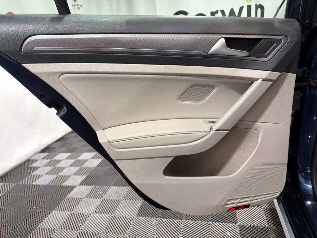 2017 Volkswagen Golf Alltrack 17