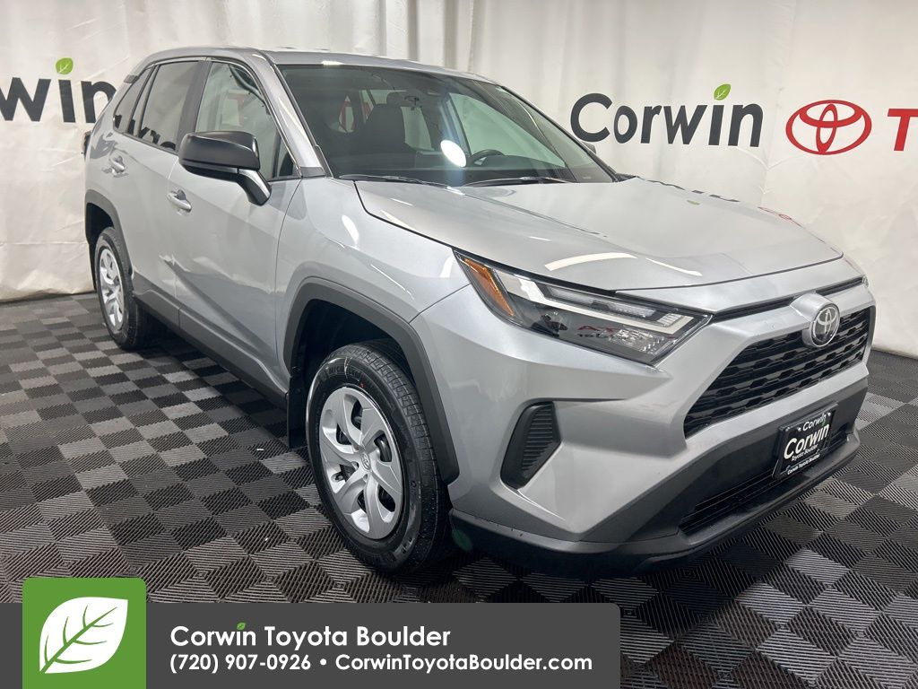 2025 Toyota RAV4 LE's photo