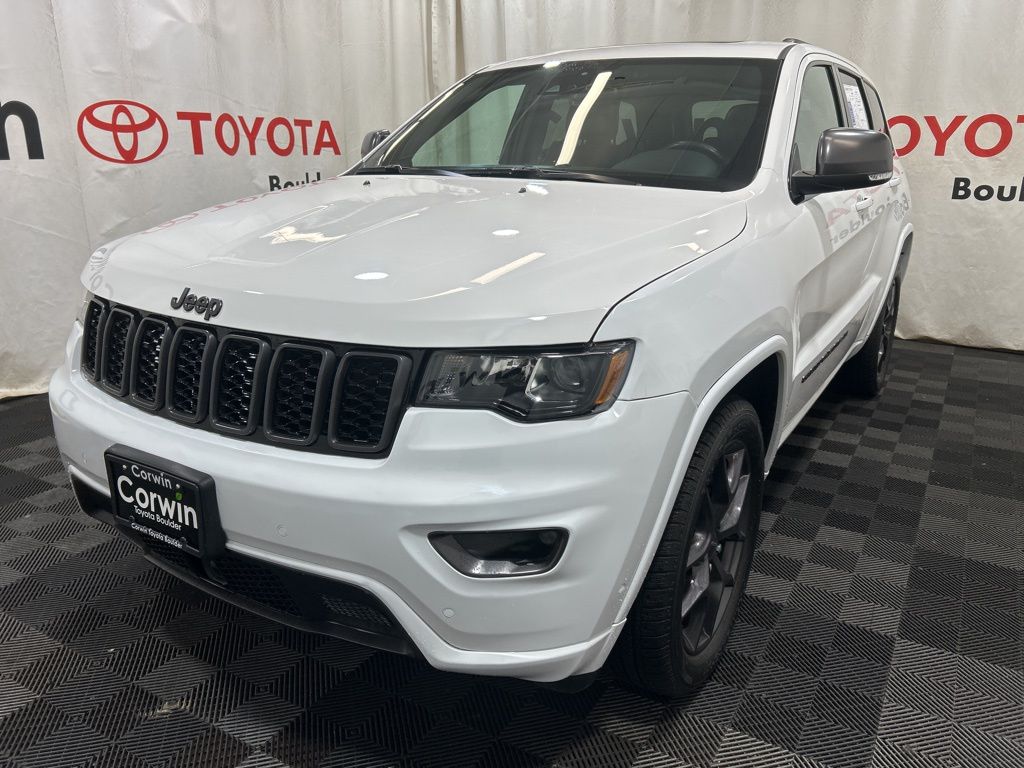 2021 Jeep Grand Cherokee Anniversary Edition photo 2