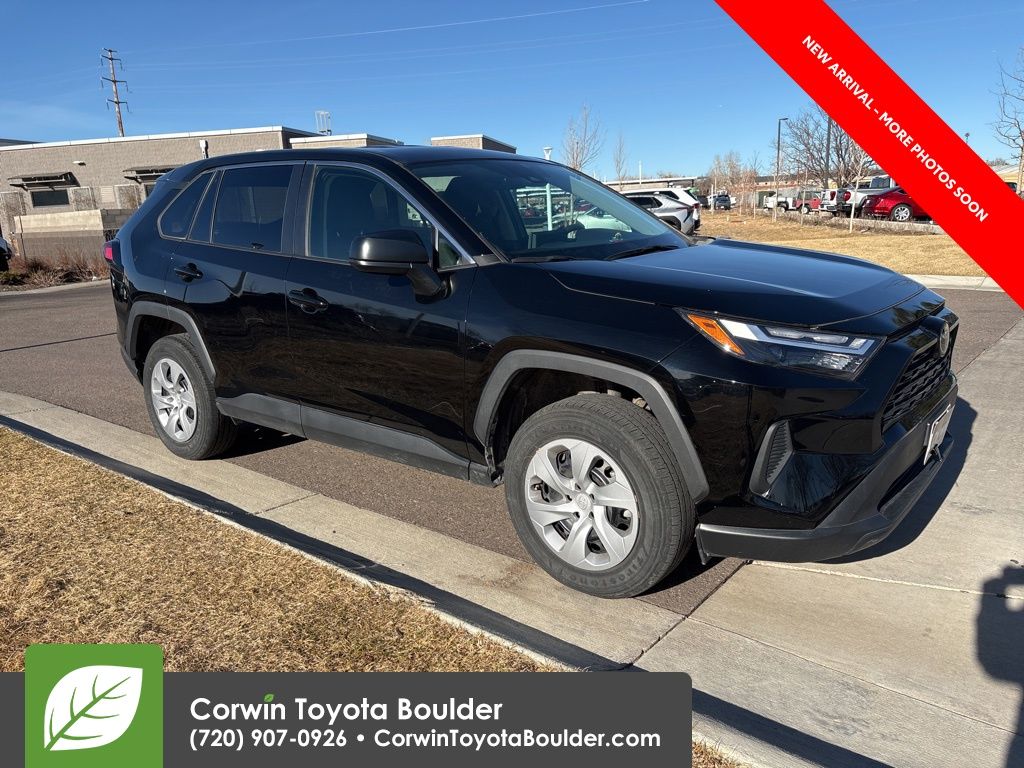 2023 Toyota RAV4 LE's photo