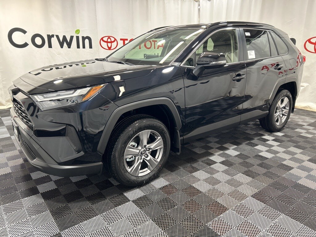 2025 Toyota RAV4 Hybrid XLE photo 4