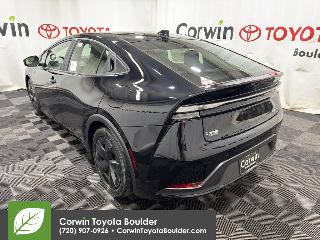 2026 Toyota Prius SE's photo