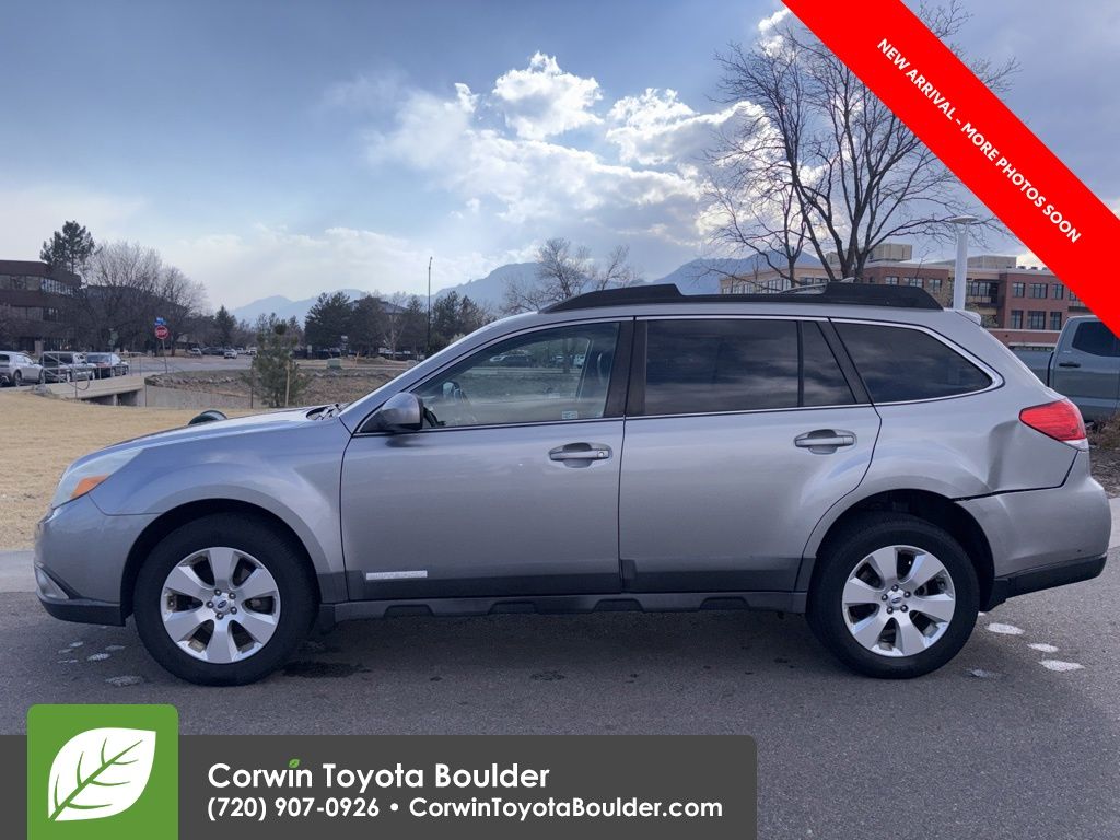 2011 Subaru Outback 2.5i Limited photo 3