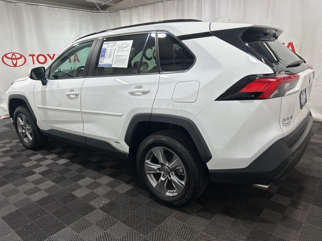 2024 Toyota RAV4 Hybrid LE photo 4