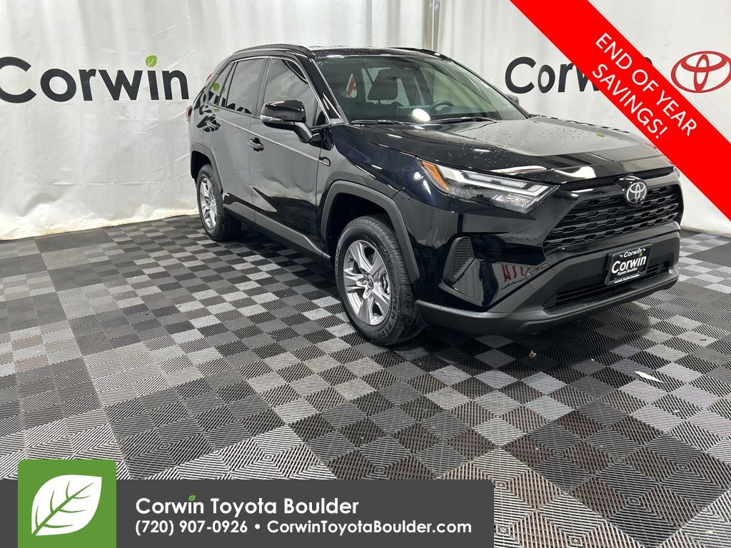 2025 Toyota RAV4 XLE's photo