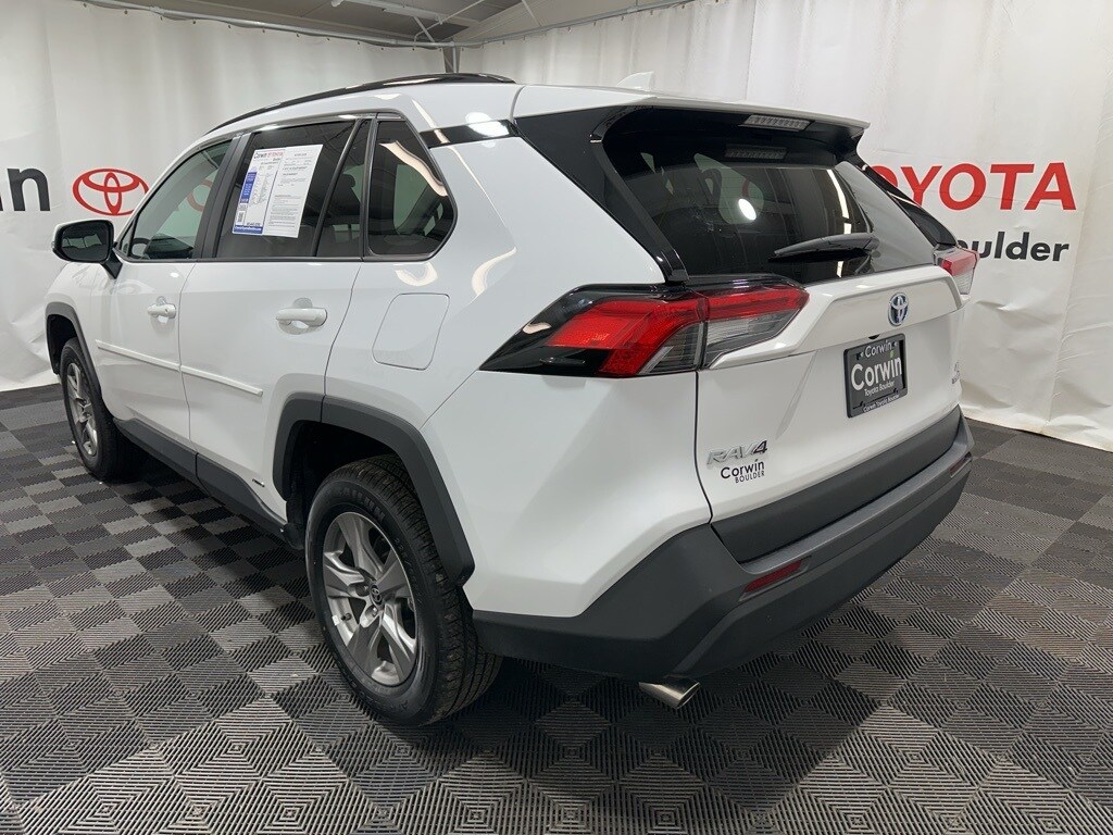 2024 Toyota RAV4 Hybrid LE photo 4