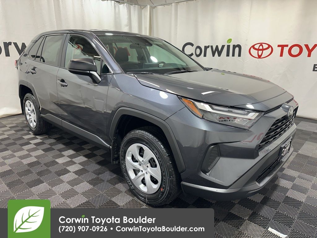 2025 Toyota RAV4 LE's photo