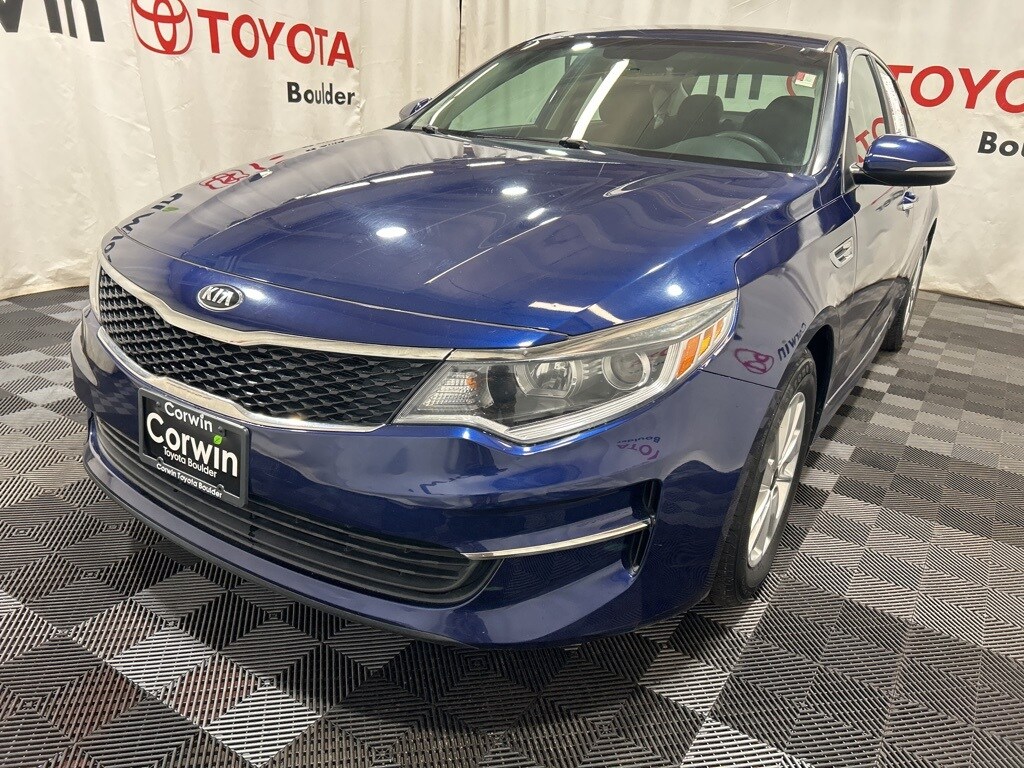 2017 Kia Optima LX photo 3