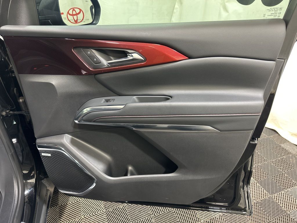 2026 Chevrolet Traverse Z71 photo 3