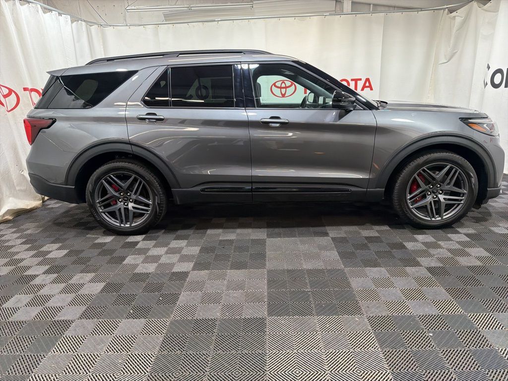 2025 Ford Explorer ST - Photo 8