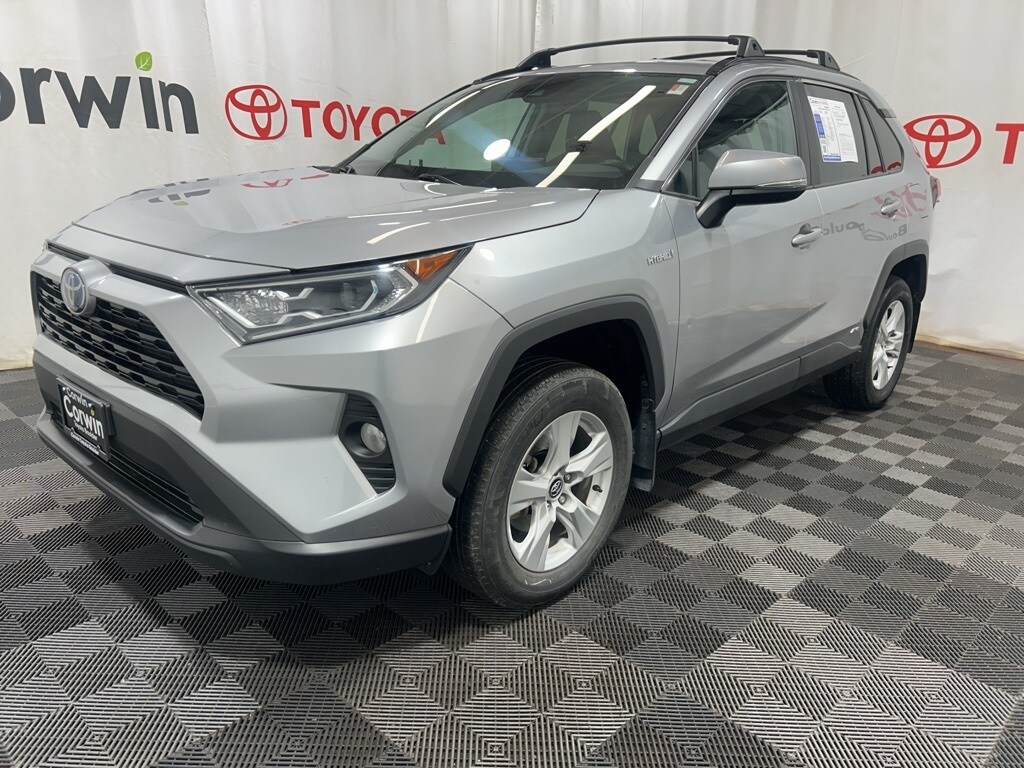 2020 Toyota RAV4 Hybrid XLE photo 3