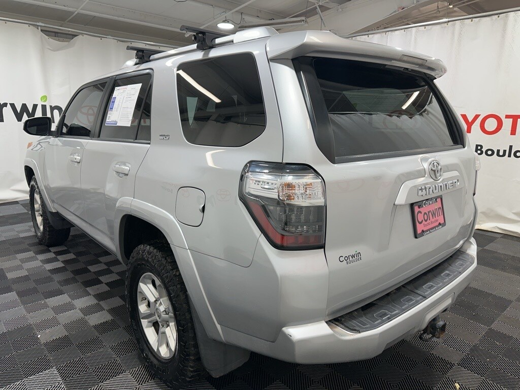 2017 Toyota 4Runner SR5 photo 4