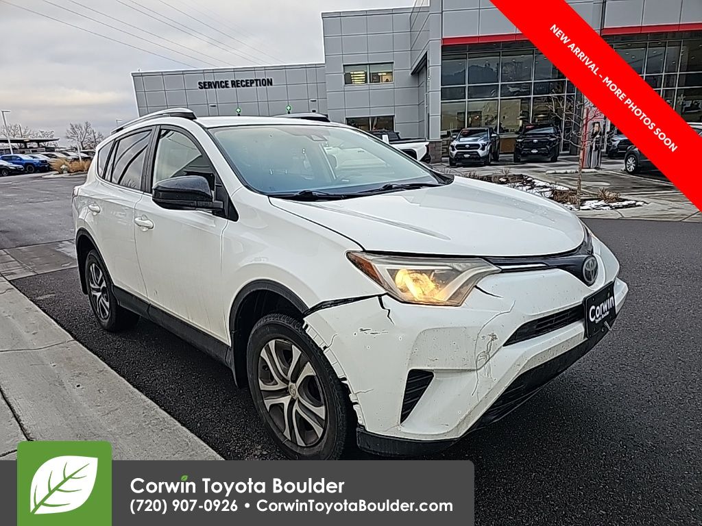 2017 Toyota RAV4 LE's photo