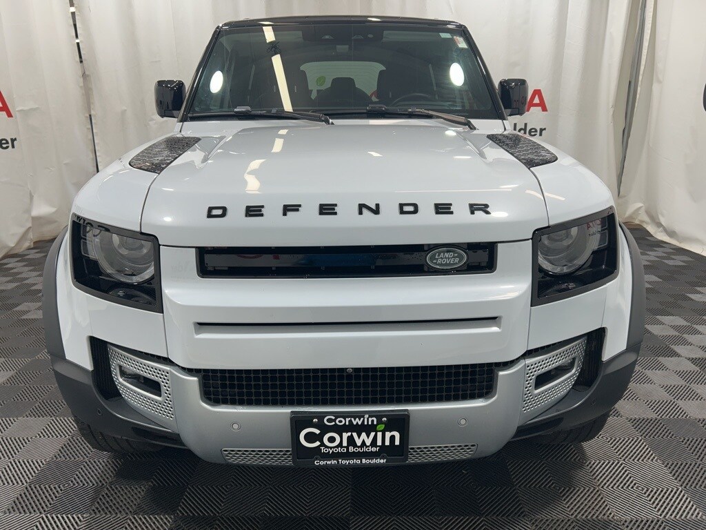2023 Land Rover Defender S photo 2