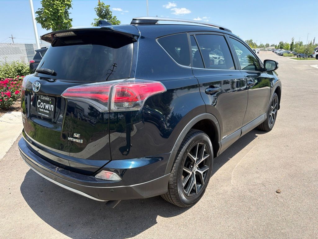 2018 Toyota RAV4 SE - Photo 7