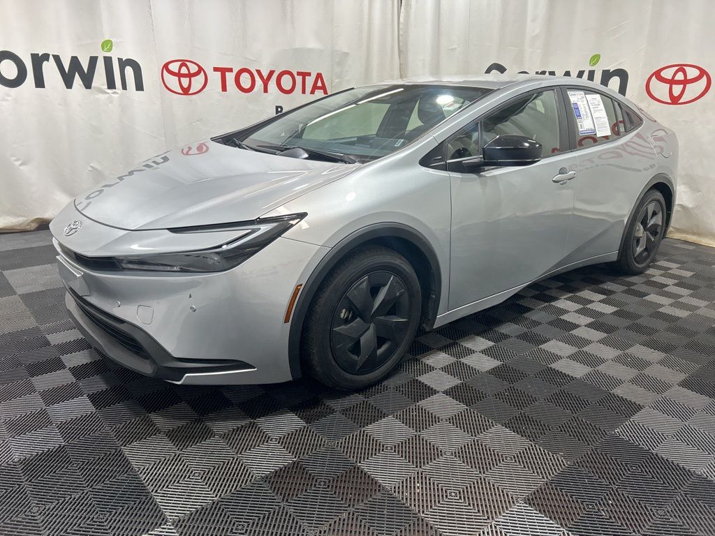2024 Toyota Prius LE photo 4