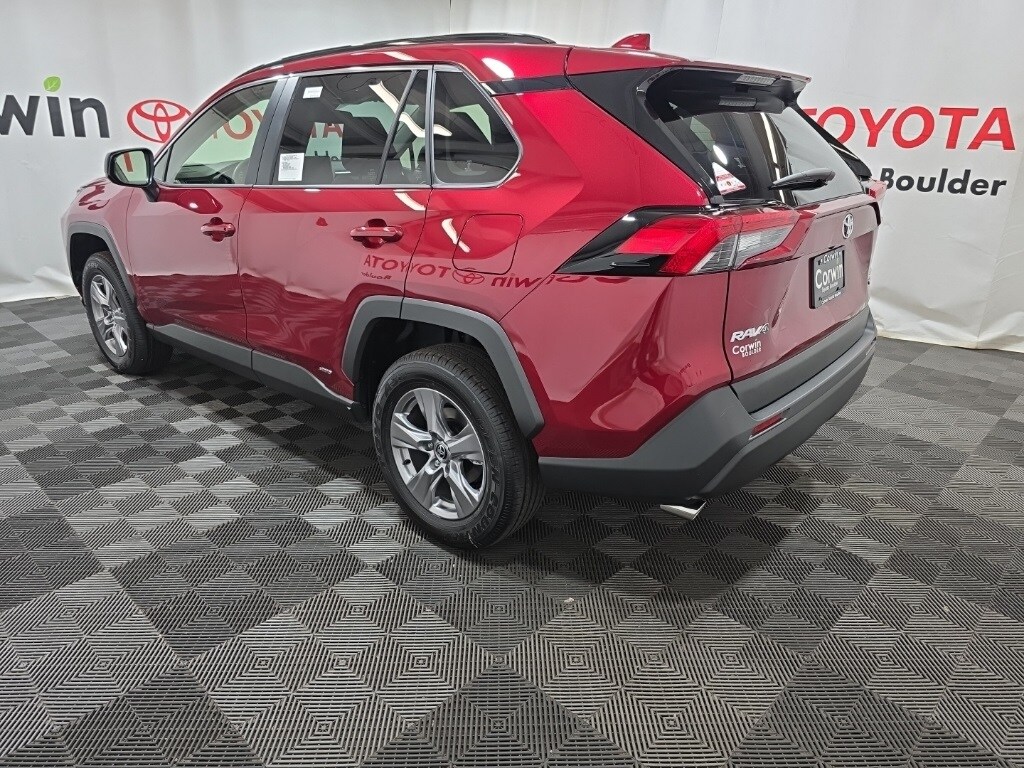 2025 Toyota RAV4 Hybrid LE photo 3