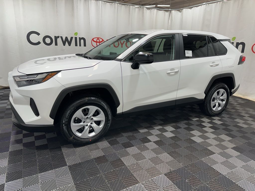 2025 Toyota RAV4 LE photo 4