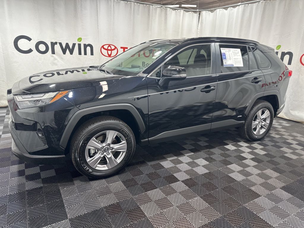 2025 Toyota RAV4 Hybrid XLE photo 2