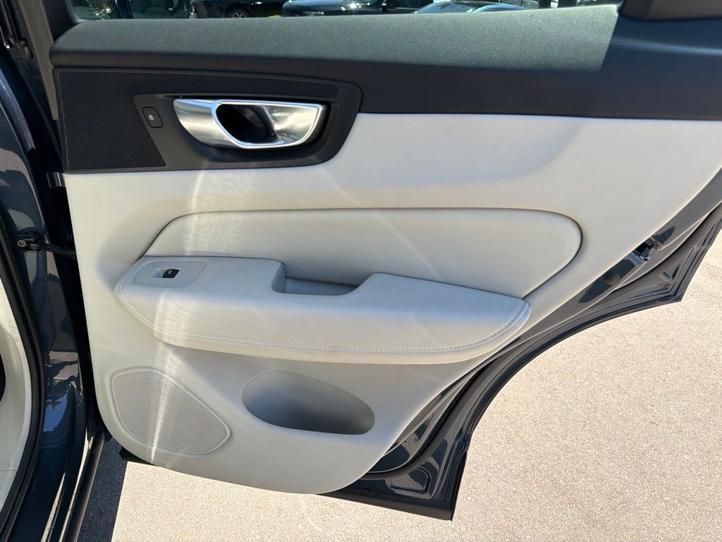 2023 Volvo XC60 Plus - Photo 14