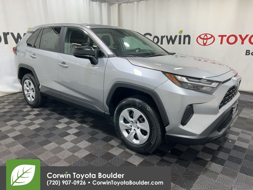 2025 Toyota RAV4 LE's photo