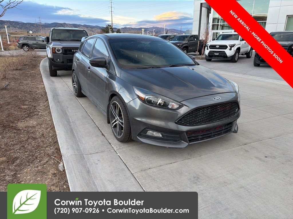 2018 Ford Focus ST's photo