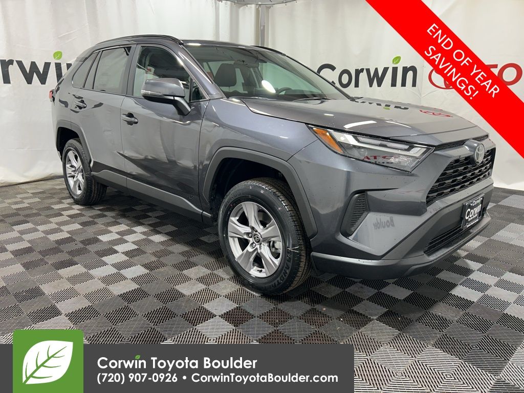 2025 Toyota RAV4 XLE's photo