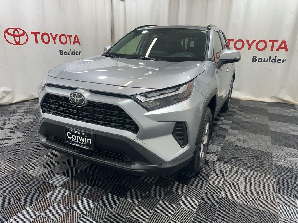 2025 Toyota RAV4 Hybrid XLE photo 3