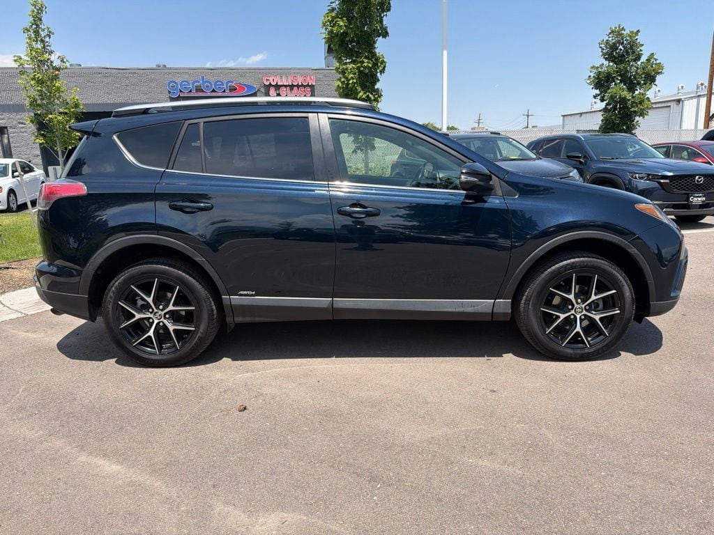 2018 Toyota RAV4 SE - Photo 8