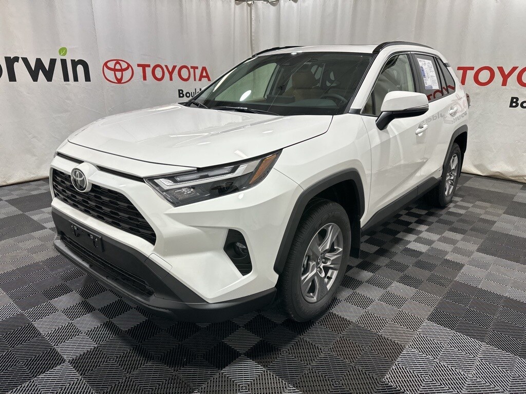 2025 Toyota RAV4 Hybrid XLE photo 3