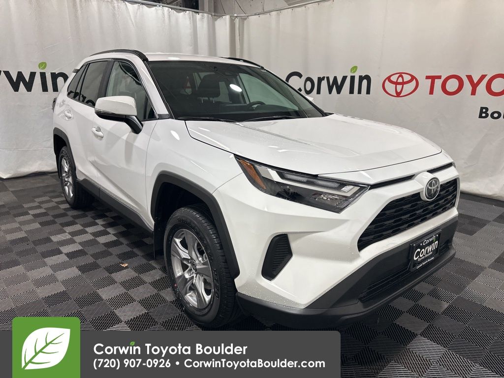 2025 Toyota RAV4 XLE's photo