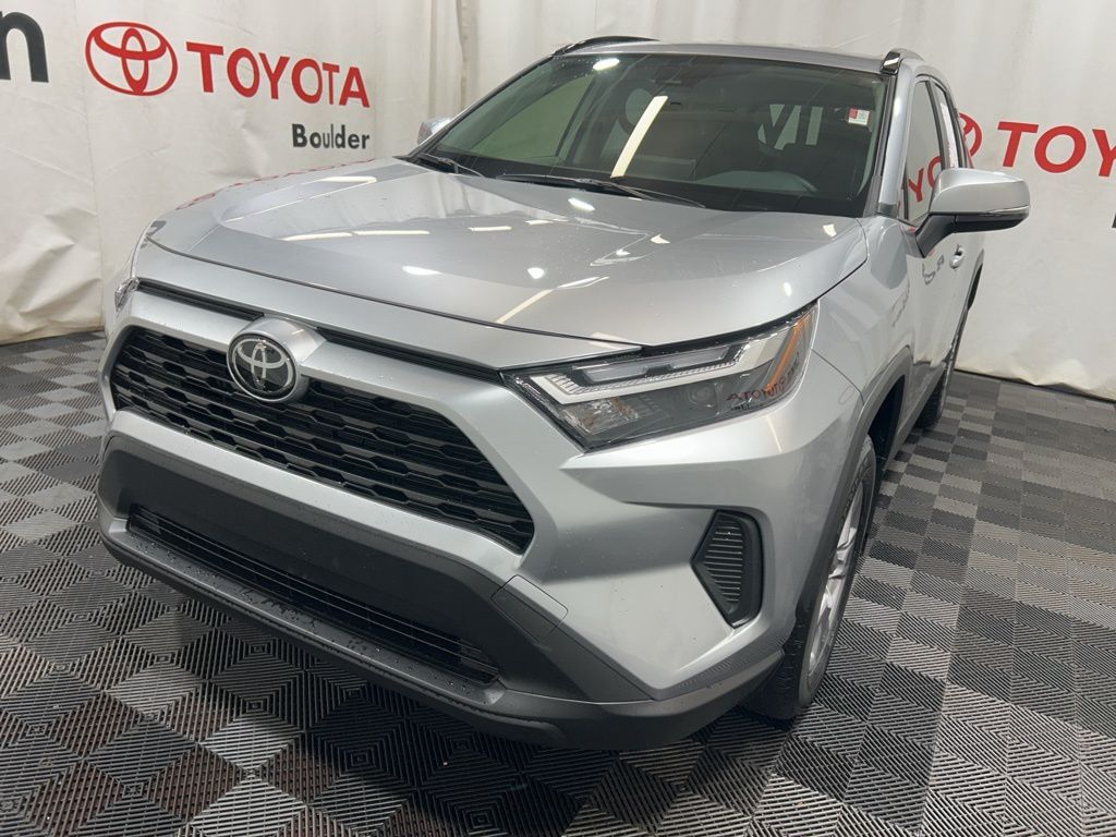 2025 Toyota RAV4 Hybrid XLE photo 3