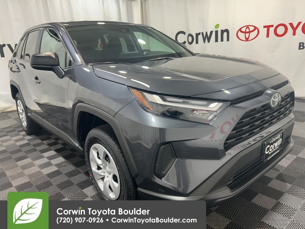 2025 Toyota RAV4 LE's photo