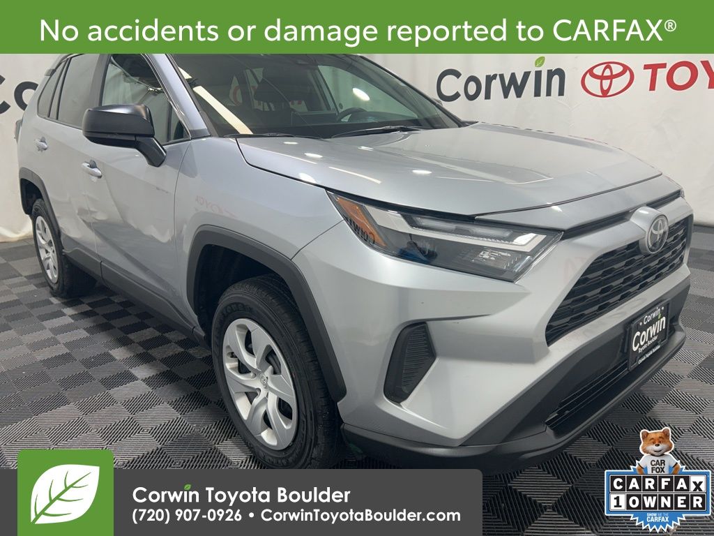 2025 Toyota RAV4 LE's photo