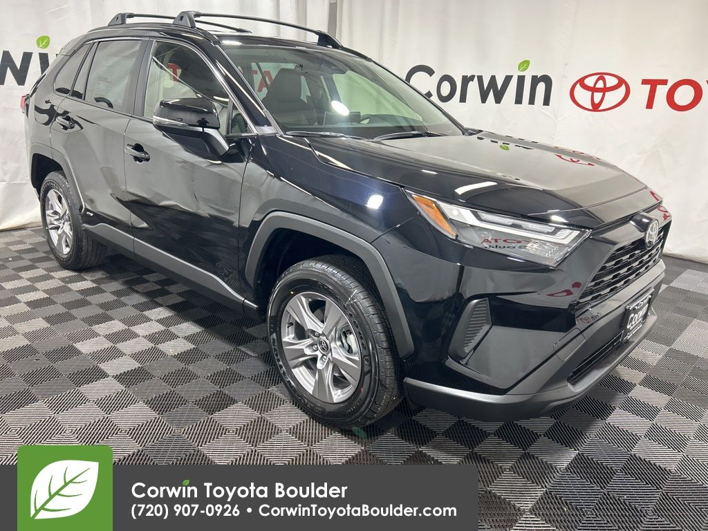 2025 Toyota RAV4 XLE's photo