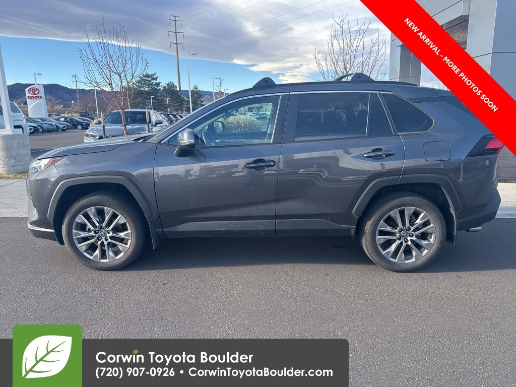 2023 Toyota RAV4 XLE Premium photo 3