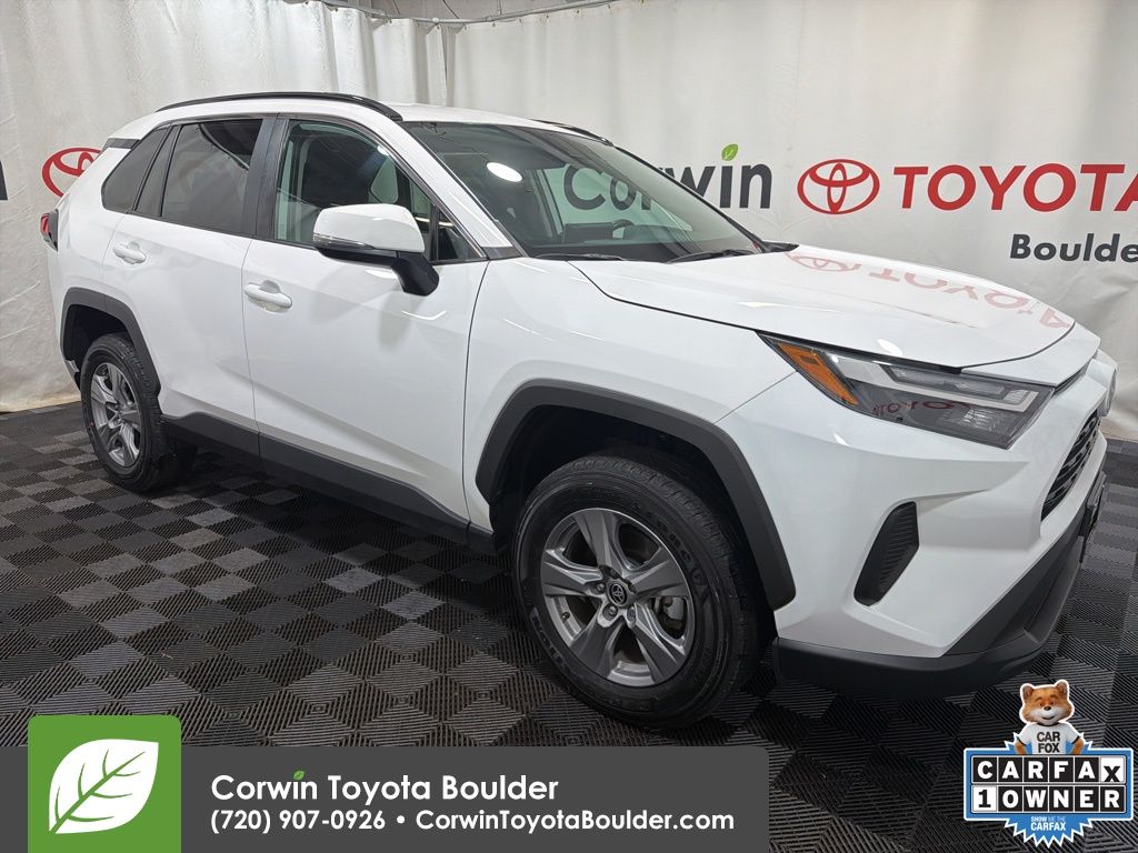 2024 Toyota RAV4 XLE's photo