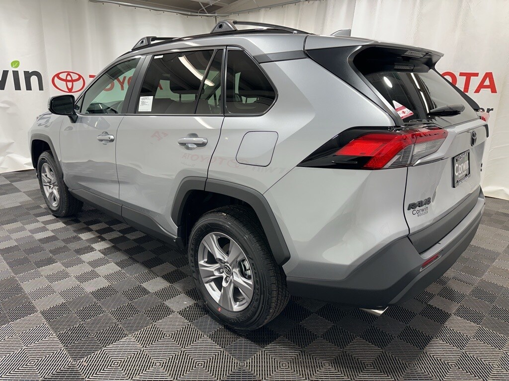 2025 Toyota RAV4 XLE photo 2
