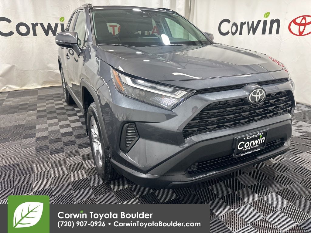 2025 Toyota RAV4 XLE's photo