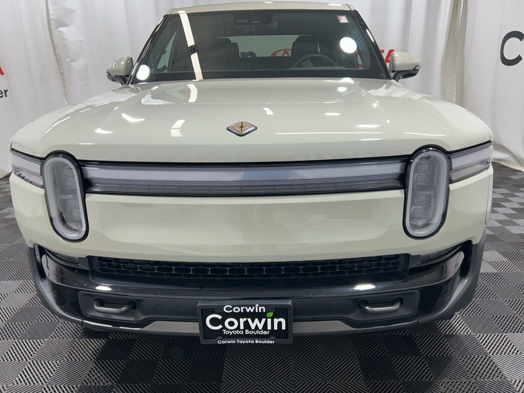 2025 Rivian R1T Adventure photo 2