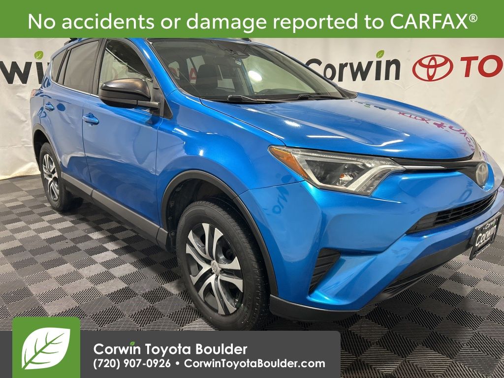 2018 Toyota RAV4 LE's photo