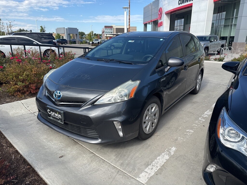 2014 Toyota Prius V Three photo 3
