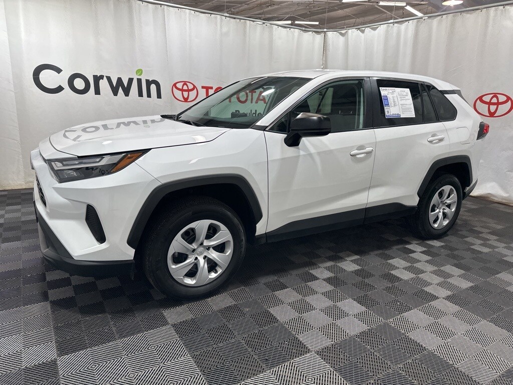 2024 Toyota RAV4 LE photo 4